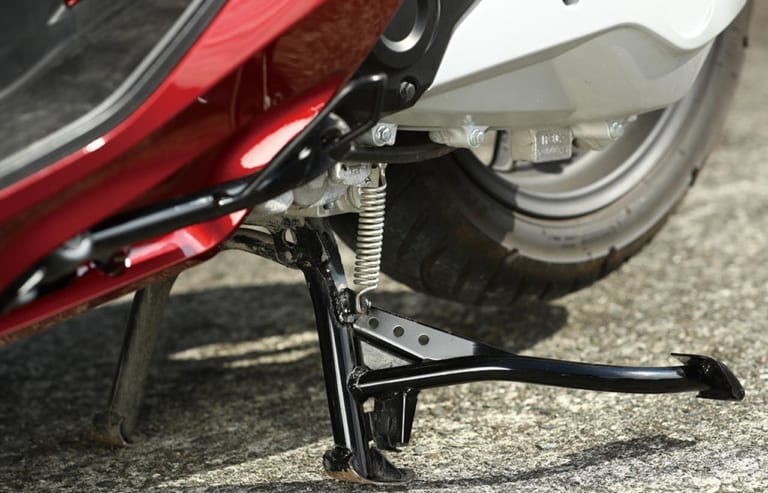 岡崎静夏 ホンダ PCX150ABS|’18ホンダPCX150ABS試乗インプレッション後編【レーシングライダー岡崎静夏】