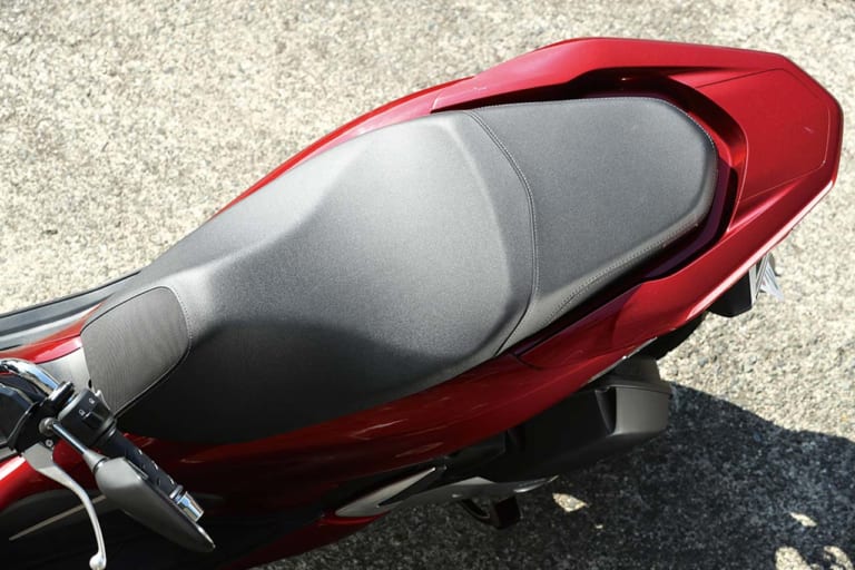 岡崎静夏 ホンダ PCX150ABS|’18ホンダPCX150ABS試乗インプレッション後編【レーシングライダー岡崎静夏】