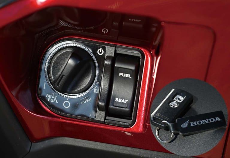 岡崎静夏 ホンダ PCX150ABS|’18ホンダPCX150ABS試乗インプレッション後編【レーシングライダー岡崎静夏】