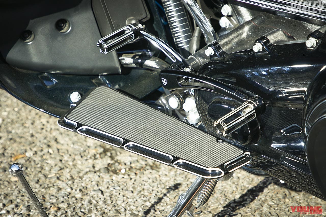 シュアショット FLHXSE CVO STREETGLIDE フットボード|カムを1本化したシュアショットのハーレーバガーカスタム【HRCS2019栄冠の実力】