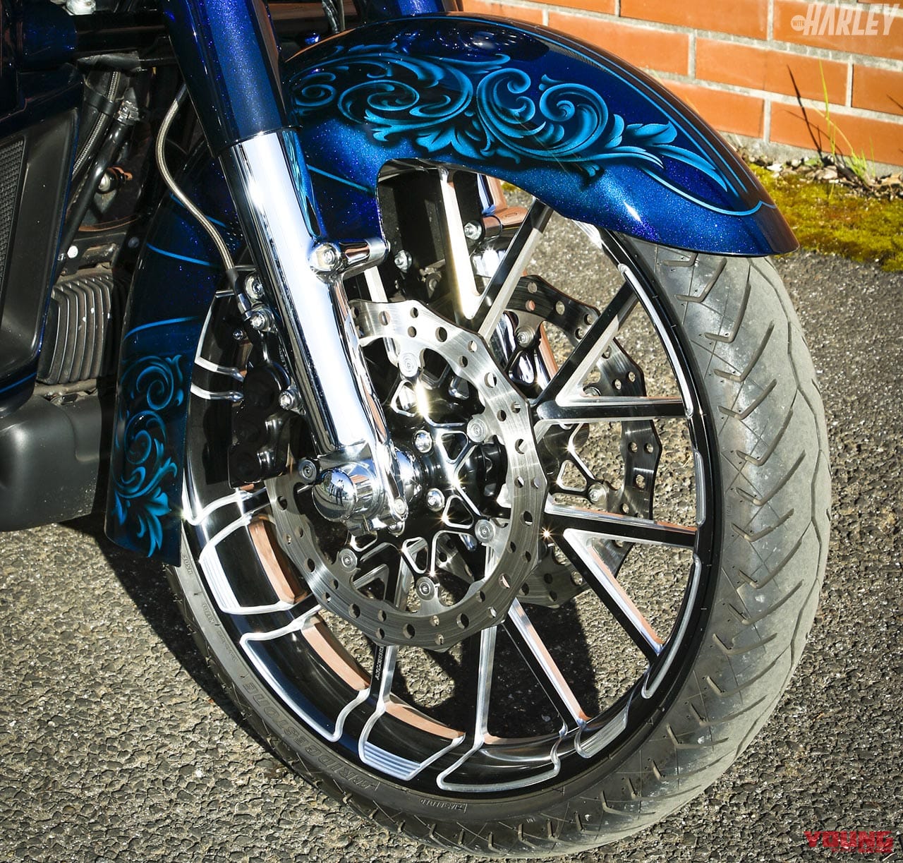 シュアショット FLHXSE CVO STREETGLIDE フロントまわり|カムを1本化したシュアショットのハーレーバガーカスタム【HRCS2019栄冠の実力】