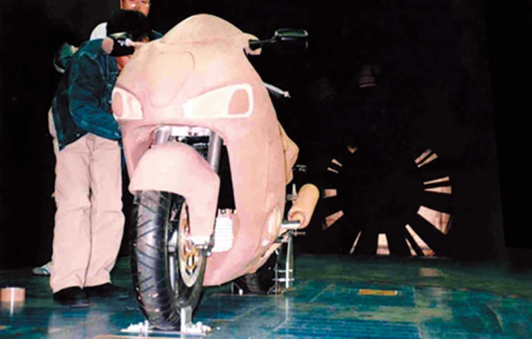 スズキ GSX1300Rハヤブサ|時代を拓いた革新のエポックマシン:スズキGSX1300Rハヤブサ【実測300km/h】