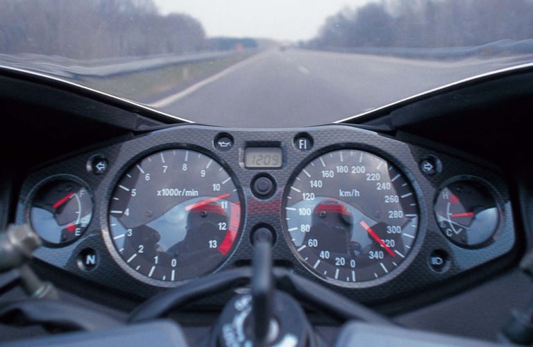 スズキ GSX1300Rハヤブサ|時代を拓いた革新のエポックマシン:スズキGSX1300Rハヤブサ【実測300km/h】