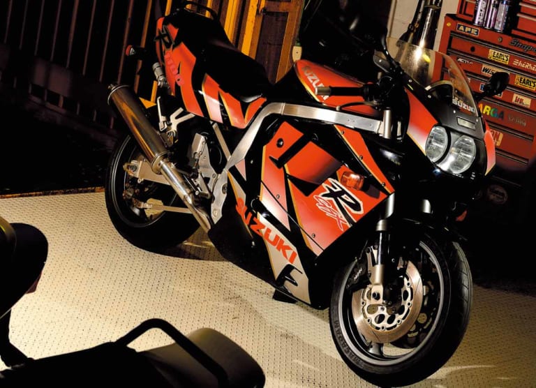 時代を切り拓いた革新のエポックマシン:スズキGSX-R1100【6ポットキャリパー】|時代を切り拓いた革新のエポックマシン:スズキGSX-R1100【6ポットキャリパー】