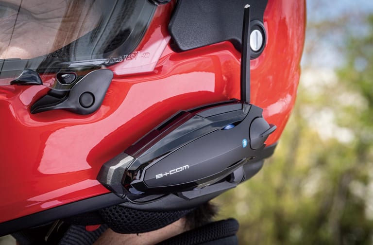 サイン・ハウス B+COM SB6X|B+COMのインカム、SB6XとONEのどちらを選ぶ?【グループかソロツーか】