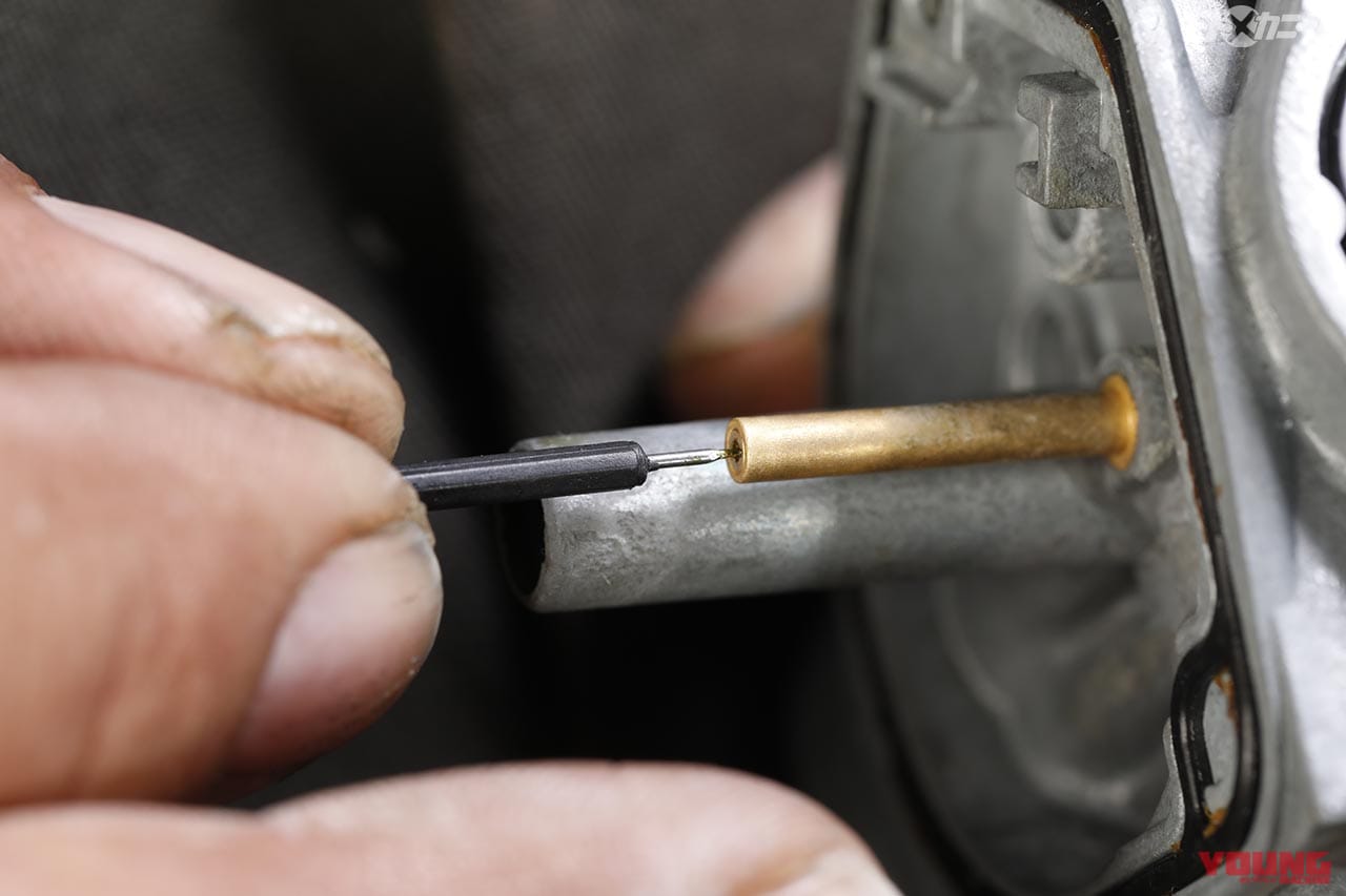 キャブレターのクリーニング|基本に忠実なキャブレタークリーニング法【不動車ダックスをメンテナンス】