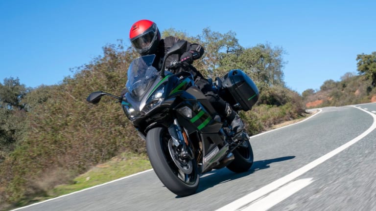 いわば快適なスーパーバイク、カワサキ2020年型「ニンジャ1000SX」試乗