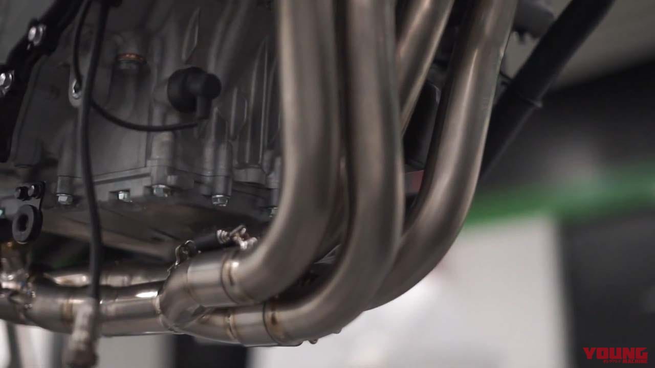 ヨシムラ製 ニンジャZX-25R用フルエキゾーストマフラー|【映像】早くサウンドを聴きたい! ヨシムラ製「ニンジャZX-25R用」フルエキゾーストが姿を現す