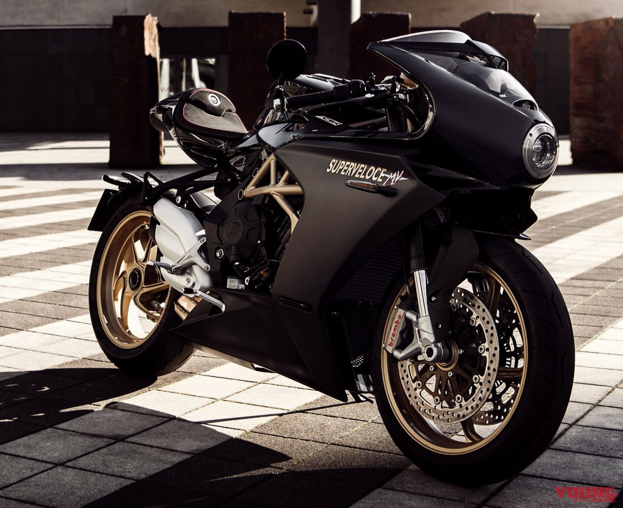 MV AGUSTA SUPERVELOCE 800|MVアグスタ「スーパーベローチェ800」は赤×銀、黒の2本立てで行く! 発売時期は秋頃か