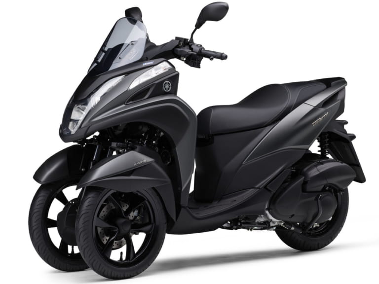 Yamaha Tricity ブラック三輪スクーター 青が足元に映える！ ヤマハの3輪スクーター「トリシティ155」に新色が
