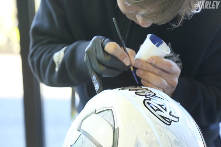 ヘルメットペイントブース|ハーレー東久留米、新型コロナショック前のイベント振り返り【国友愛佳&rurikoも参戦】