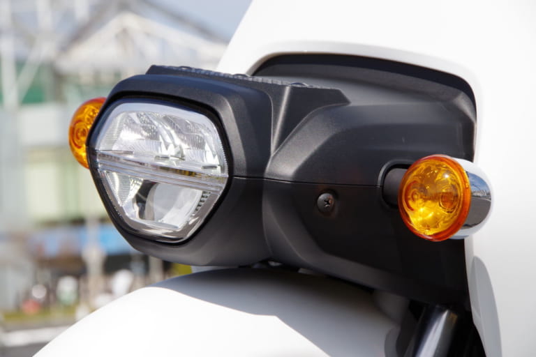 ホンダ ベンリィe:I|ヘッドライト|ホンダ ベンリィe:I/プロ〈いま国内で買える新型バイクカタログ|原付一種 新基準原付(125-50cc)〉【2026最新版】