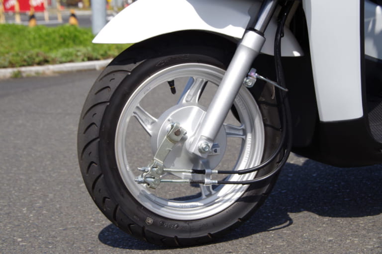 ホンダ ベンリィe:I|フロントまわり|ホンダ ベンリィe:I/プロ〈いま国内で買える新型バイクカタログ|原付一種 新基準原付(125-50cc)〉【2026最新版】