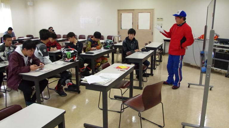 二輪車利用環境改善部会レポート|免許のない高校生がバイクを体験【三ない運動が阻んできた体験型学習が実現】