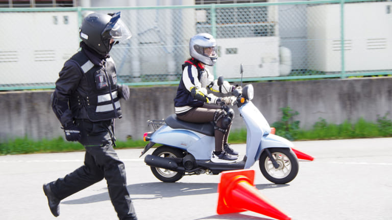 二輪車利用環境改善部会レポート|免許のない高校生がバイクを体験【三ない運動が阻んできた体験型学習が実現】
