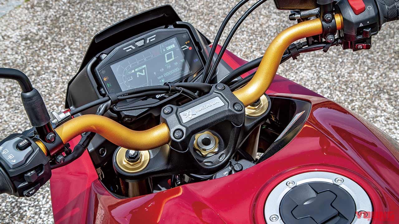 スズキ KATANA|市販化熱望!”赤刀&艶無黒刀”見参【KATANA唯一無二の存在感を特別色で表現】