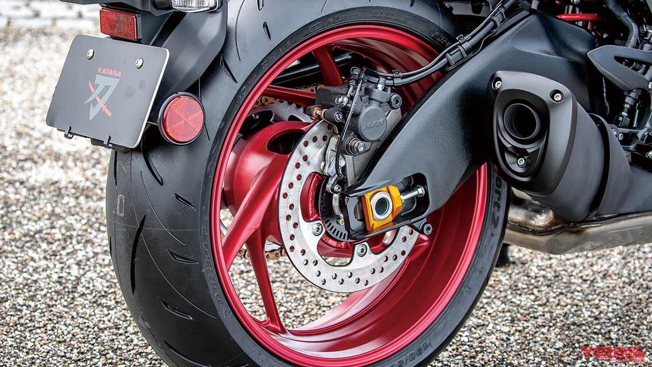 スズキ KATANA|市販化熱望!”赤刀&艶無黒刀”見参【KATANA唯一無二の存在感を特別色で表現】