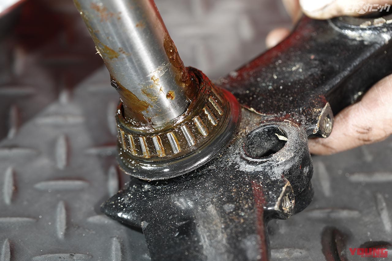 モトジョイ「とことん整備」ステムベアリング|絶版バイク整備の要・”首”と”腰”を中心に徹底チェック【モトジョイ とことん整備】