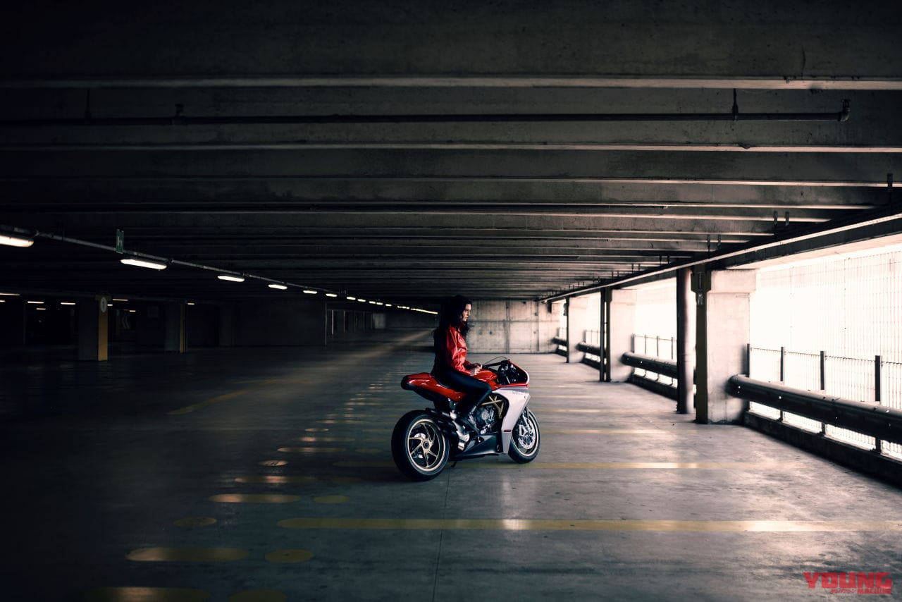 MVアグスタ スーパーベローチェ800|工場再稼働のMVアグスタが「スーパーベローチェ800」に追加カラーを発表! 新鮮な黒と伝統の赤×銀