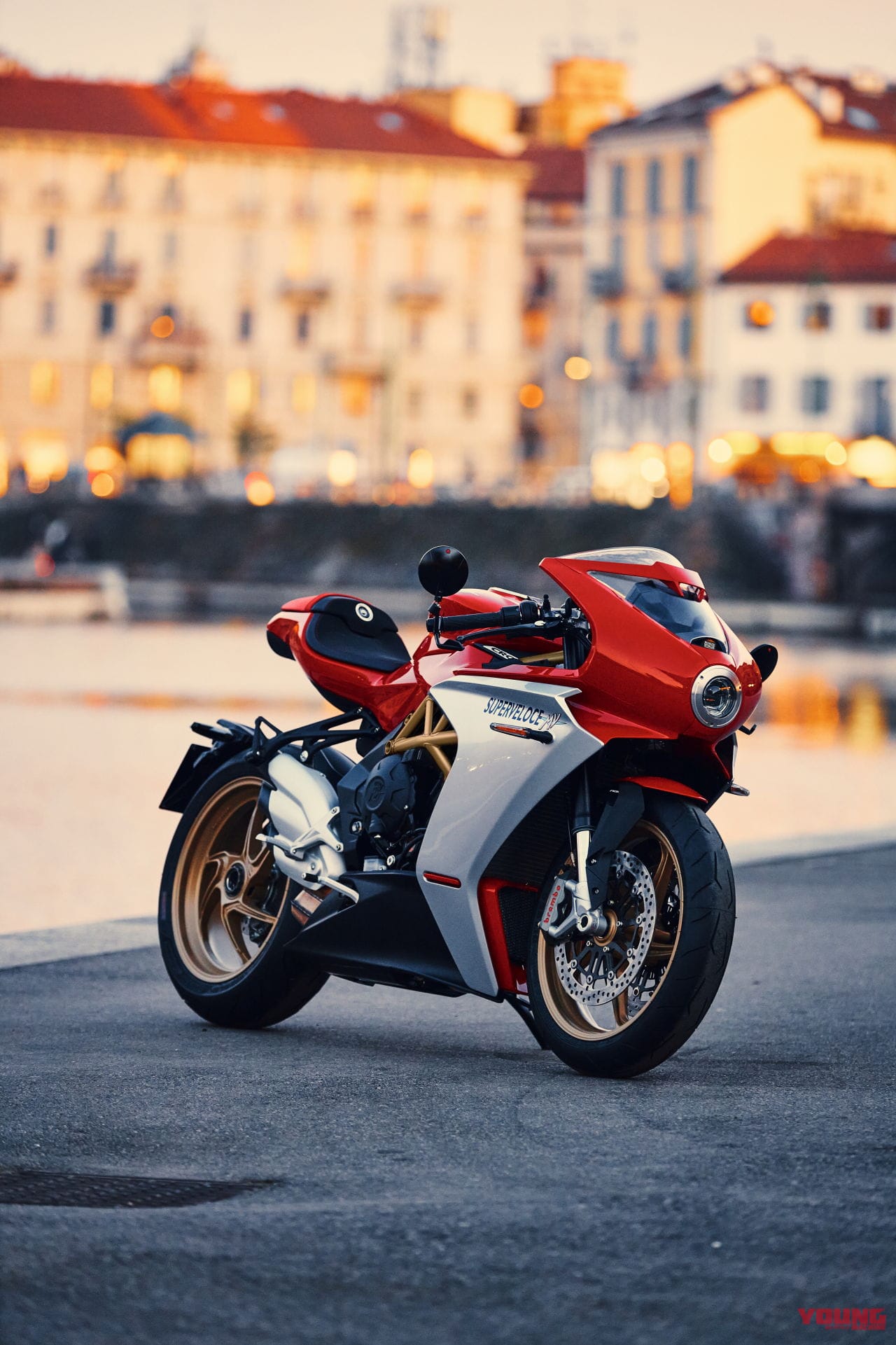 MVアグスタ スーパーベローチェ800|工場再稼働のMVアグスタが「スーパーベローチェ800」に追加カラーを発表! 新鮮な黒と伝統の赤×銀