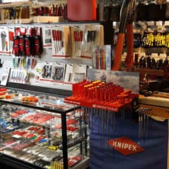 ワールドインポートツールズ横浜店内
