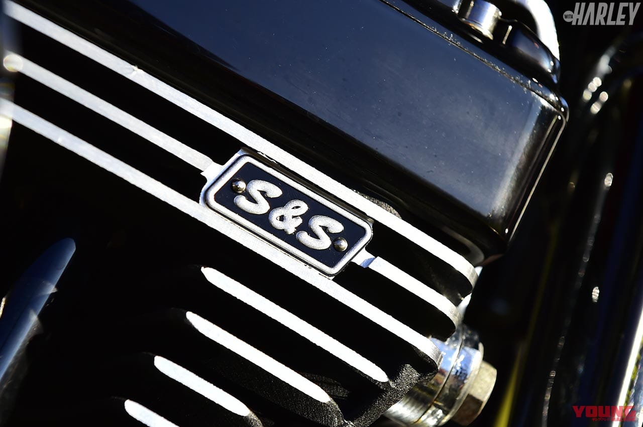 エンジンにS&Sのロゴ|S&S T124エンジンを合法車検対応に。ボルトオンキット搭載ハーレーバガーカスタム
