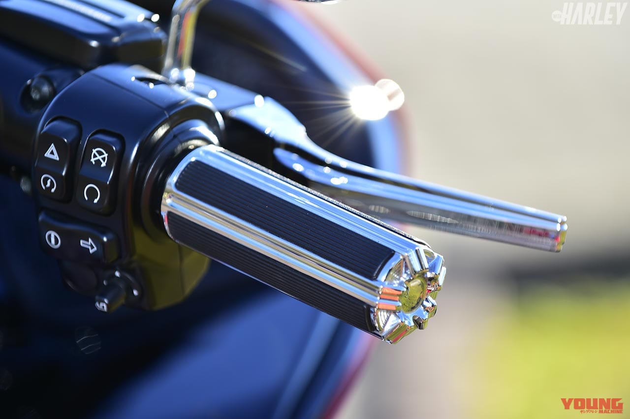 右グリップ|S&S T124エンジンを合法車検対応に。ボルトオンキット搭載ハーレーバガーカスタム