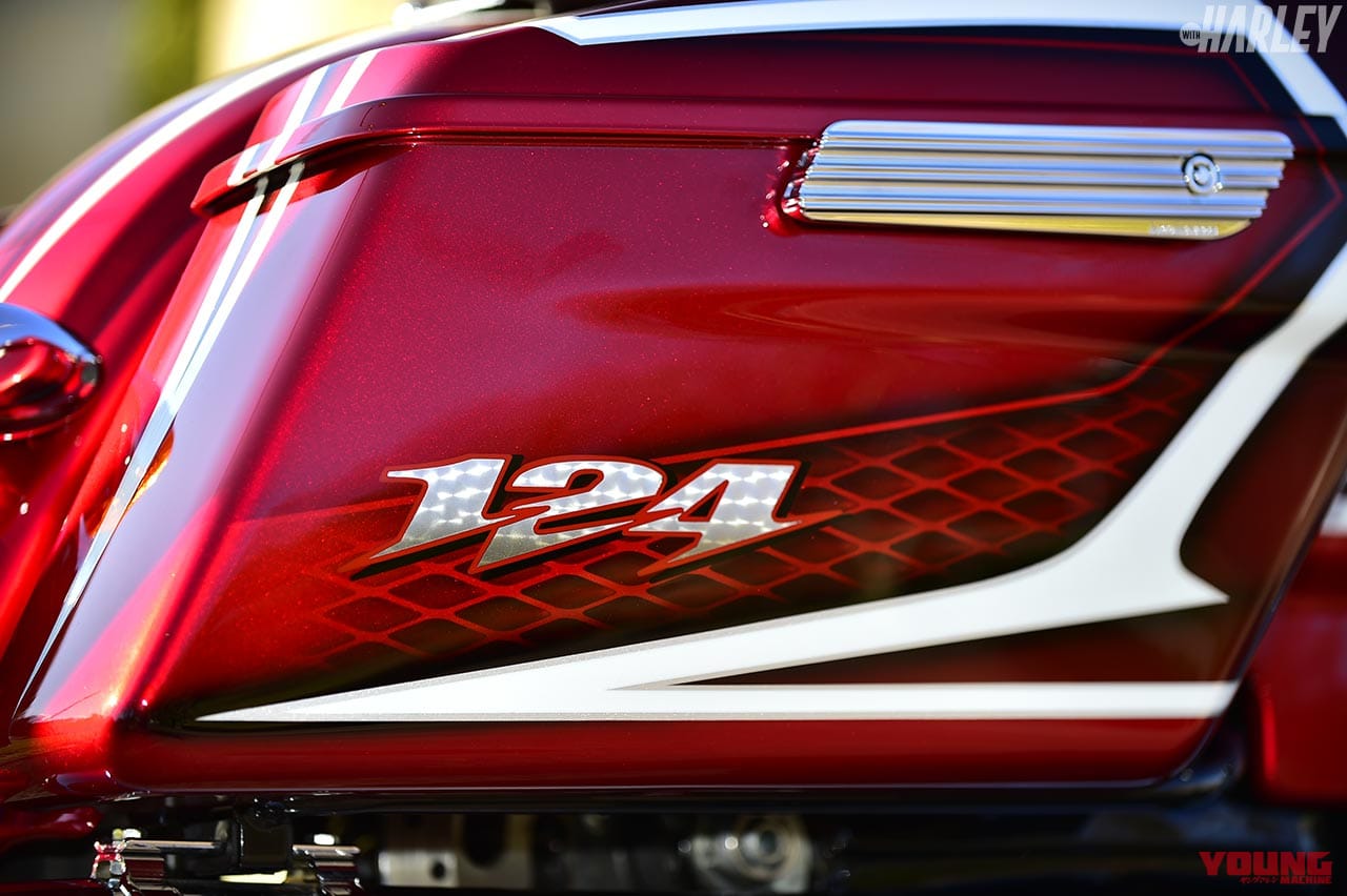 サイドパニアのペイント|S&S T124エンジンを合法車検対応に。ボルトオンキット搭載ハーレーバガーカスタム