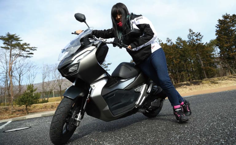 岡崎静夏の’20ホンダADV150試乗インプレ|岡崎静夏の’20ホンダADV150試乗インプレ【これぞスクーターの新基準】前編