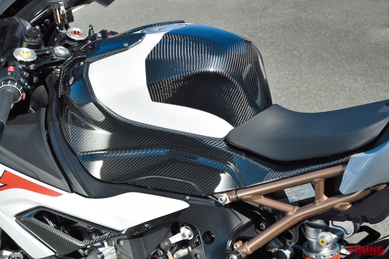 マジカルレーシングBMW S1000RRカスタム|’19 BMW S1000RRマジカルレーシングカスタム【カーボンボディパーツ装着】