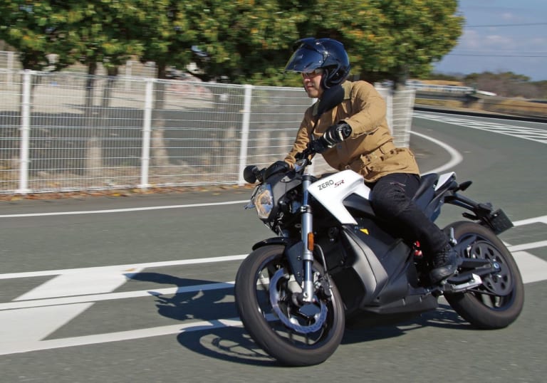 ZERO MOTORCYCLES ZERO SR|電動ネイキッドバイクZERO SR試乗レポート【リッターマシン越えのトルク!?】