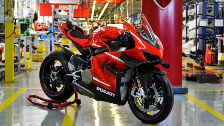 224ps／159kgのスペシャルバイク ドゥカティ「スーパーレッジェーラV4