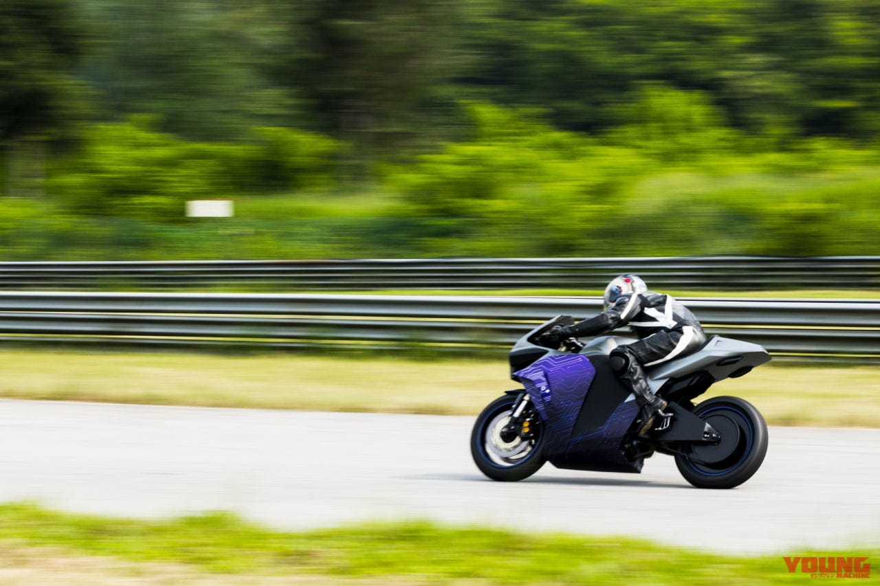 Emula-2electron|【映像】2スト250ccにも4スト600ccにも化ける?! 電動バイク「EMULA」はエンジンを操る感覚を完全再現