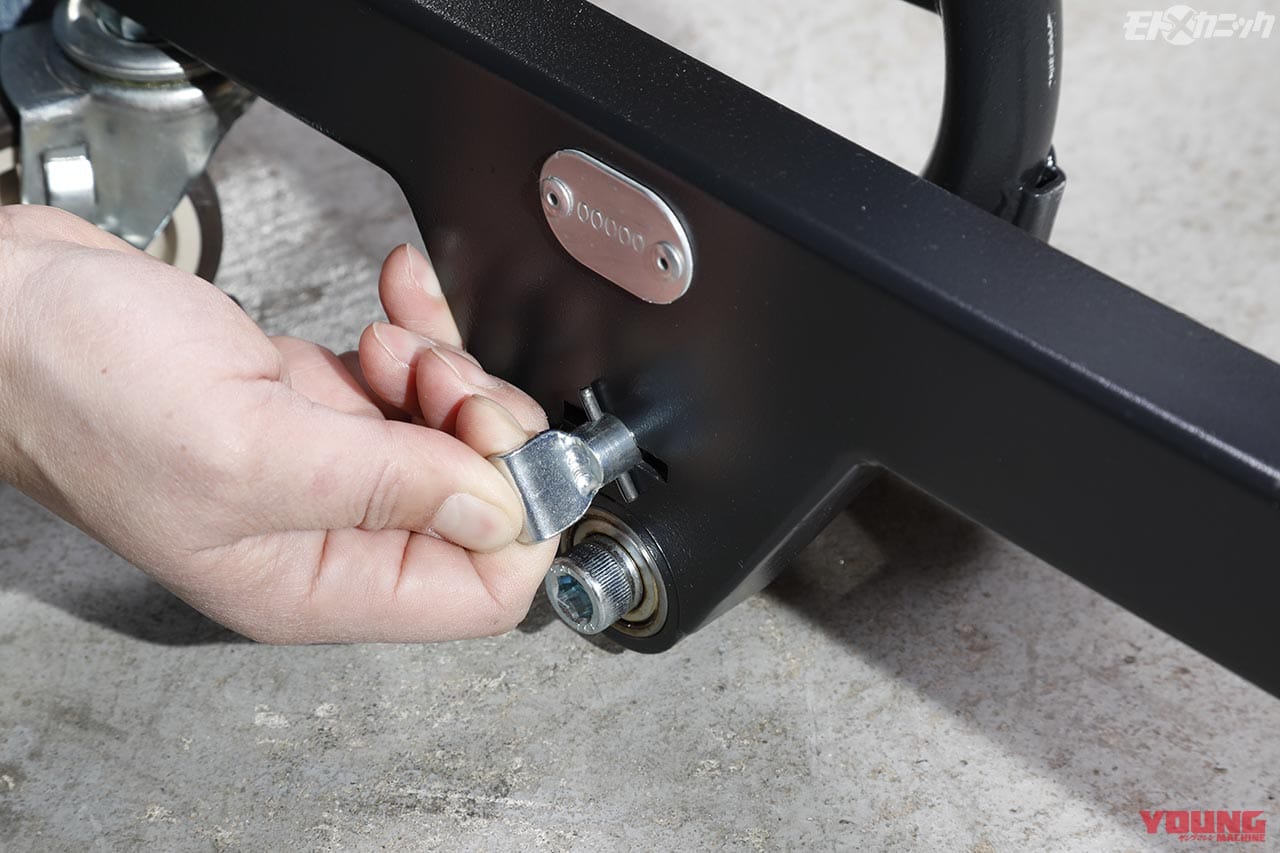 バイクメンテナンススタンド・ガレージレボ|キャスター付きで縦横無尽に押せる画期的なメンテナンススタンド「ガレージレボ」