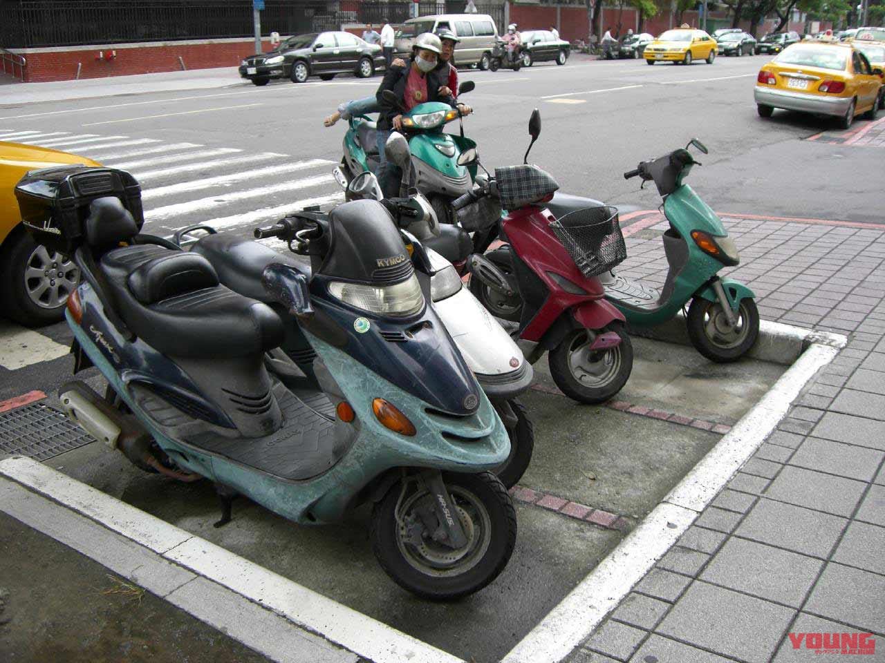 '19年バイク駐車違反件数が約1万件減少【8年連続減も駐車場整備は依然進まず】|’19年バイク駐車違反件数が約1万件減少【8年連続減も駐車場整備は依然進まず】