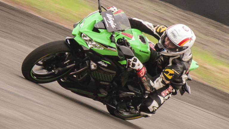 カワサキ ニンジャZX-25R|【試乗速報】ニンジャZX-25R「最高速186km/h、まだまだ伸びそうだ」50ps仕様に乗った!