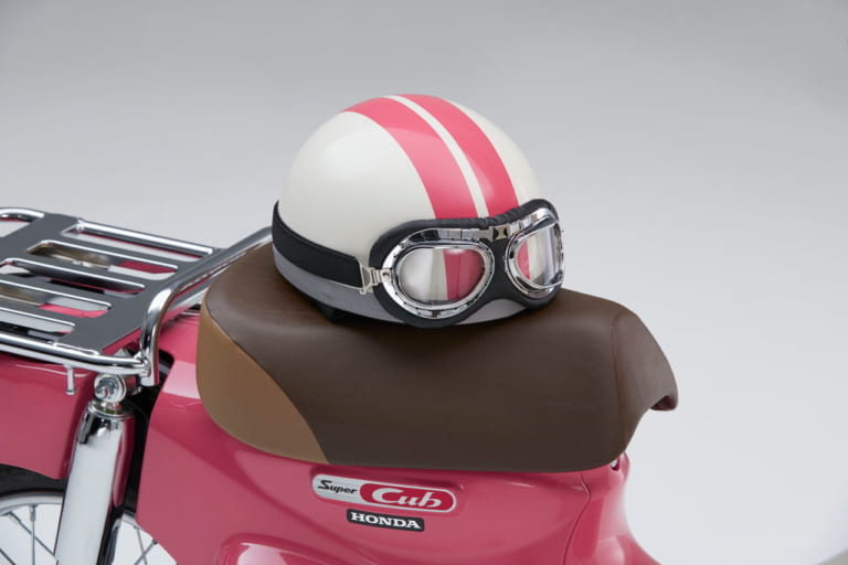 スーパーカブ110・『天気の子』ver.|ピンクのカブ……ホンダ「スーパーカブ50/スーパーカブ110・『天気の子』ver.」受注期間限定発売