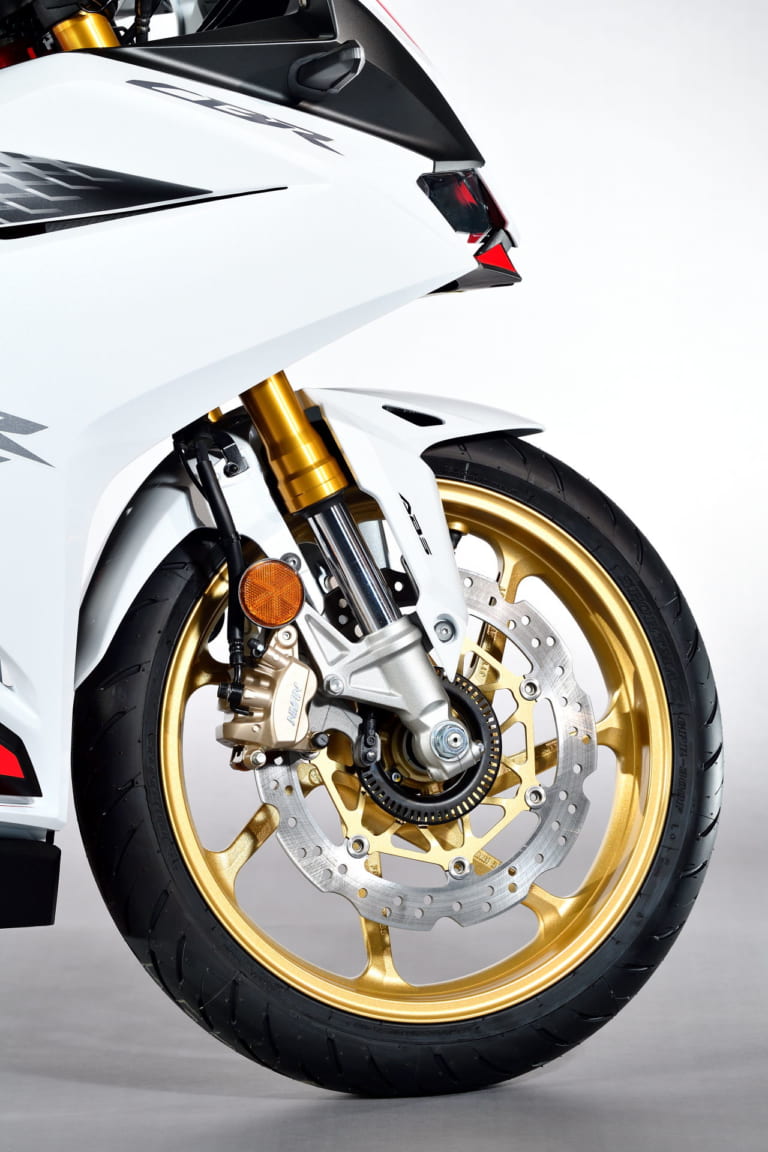 ホンダ CBR250RR|中古相場もわかる! ホンダ「CBR250RR」歴代モデル図鑑【2020年モデル:ZX-25Rを迎撃するアップデート】
