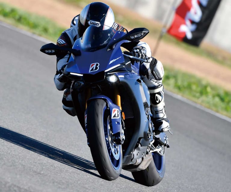 ブリヂストン バトラックス レーシングストリート RS11|’20新作ラジアルタイヤ ピンポイント解説〈前編:ブリヂストン|ミシュラン〉