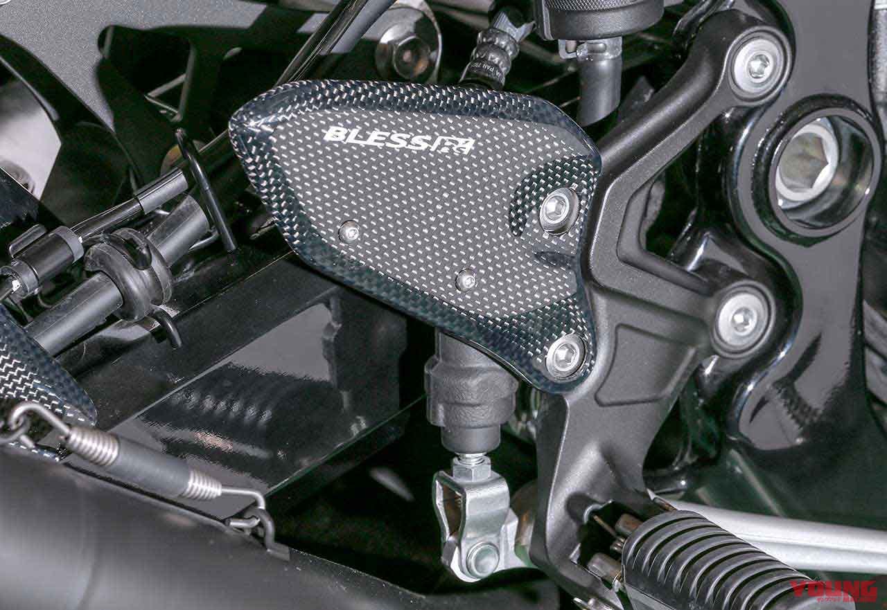 ステップヒールカバー|カワサキZ900RSをカーボンエアロでスポーティにドレスアップ【ブレス アールズ】