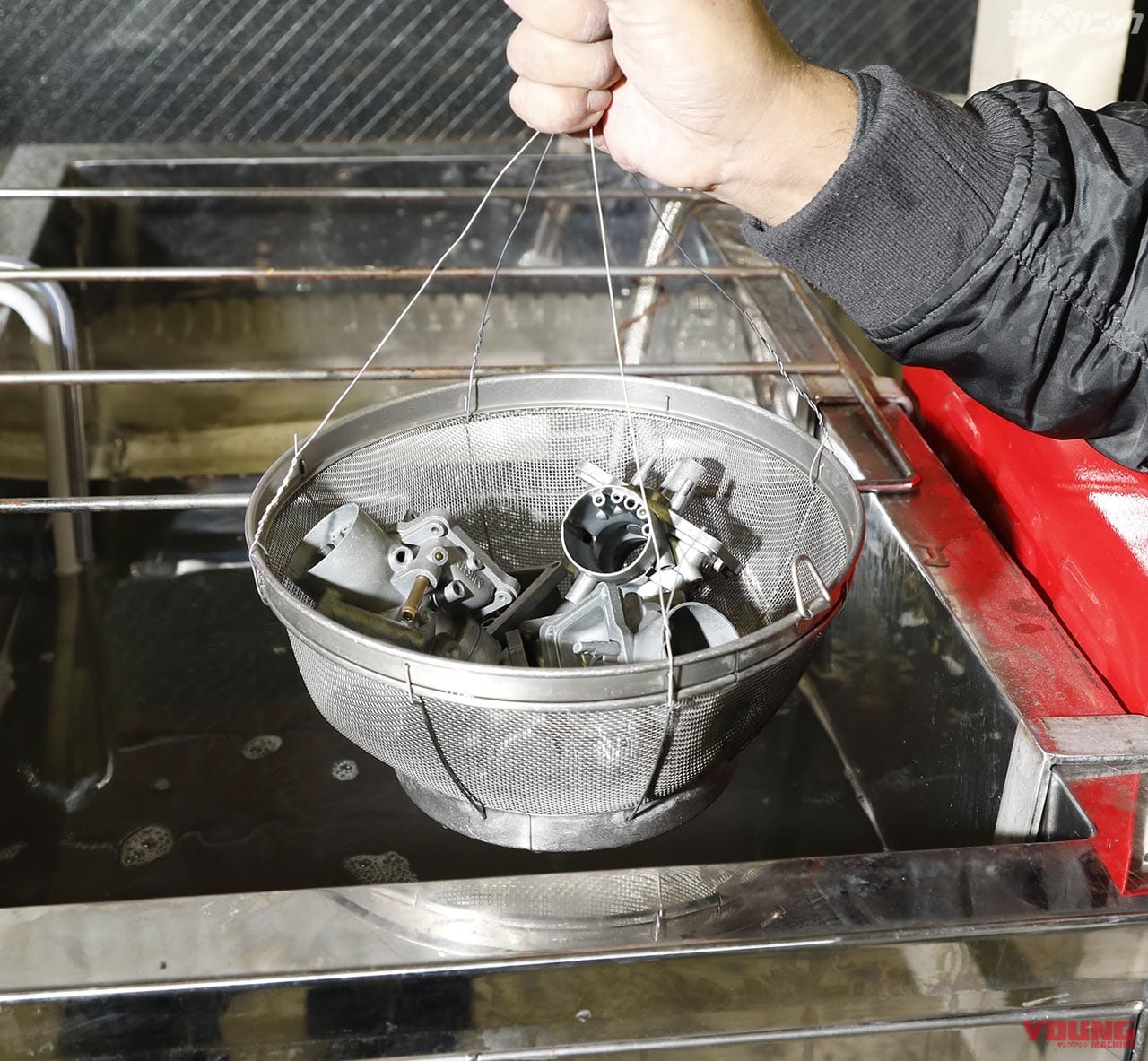 小物はザルに入れて洗浄するのが高効率|地味で面倒な洗浄処理を大幅時短【カーベック スプラッシュショット&ソニックスター】