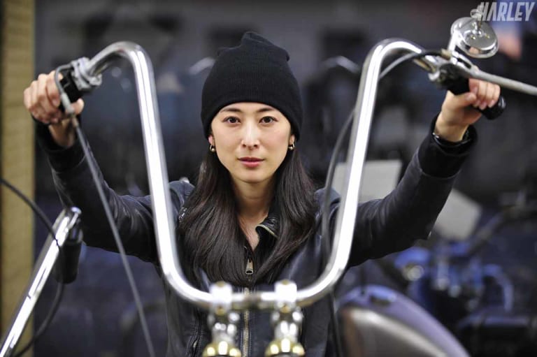 人気モデル・朱香が訪ねる初めてのビンテージハーレーショップ：遠藤