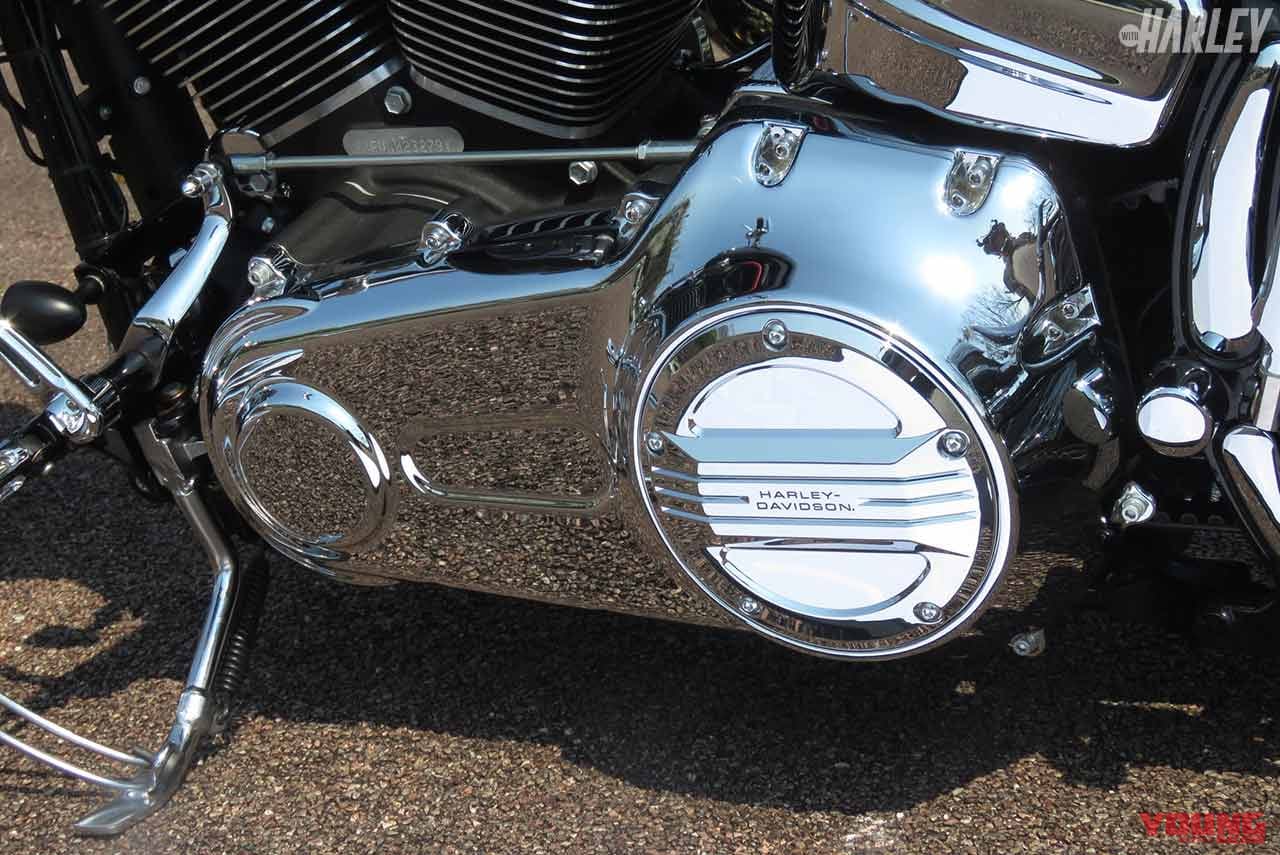 ダービーカバーは純正のエアーフローコレクション|ソフテイルブレイクアウトのスープアップカスタム【ハーレーカスタムトレンドNEWS】