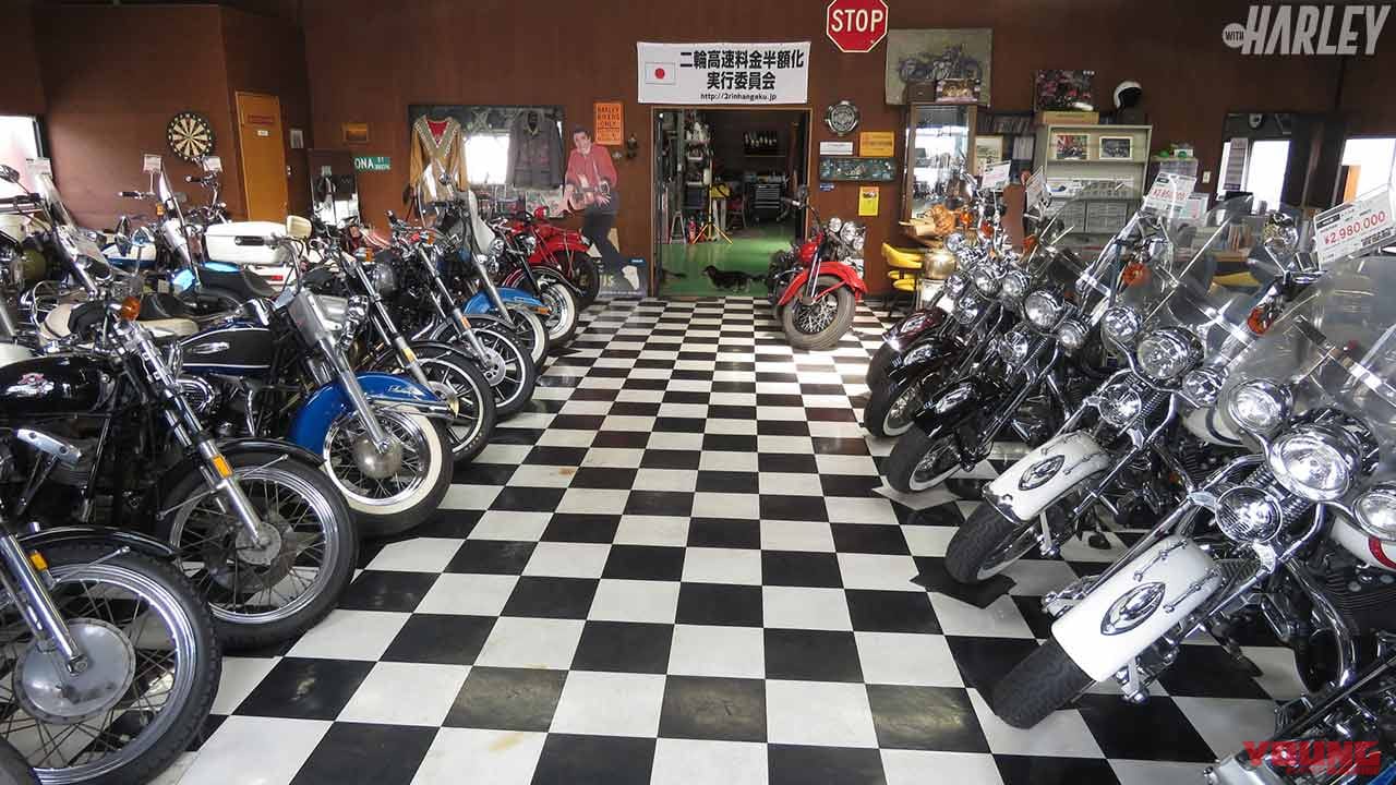 鼓動館の店内にはビンテージハーレーがぎっしり