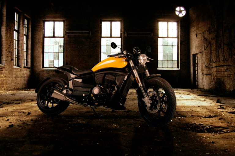 水冷2気筒エンジンで38万円から！ 原付二種カスタムバイク、スペイン