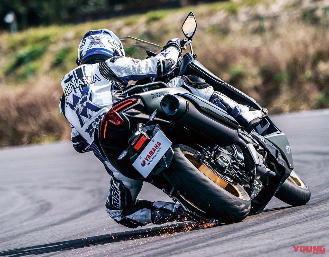 ヤマハ TMAX560 テックマックス|ヤマハ新旧TMAX560vs530スポーツ走行対決〈後編:筑波サーキット激走比較〉