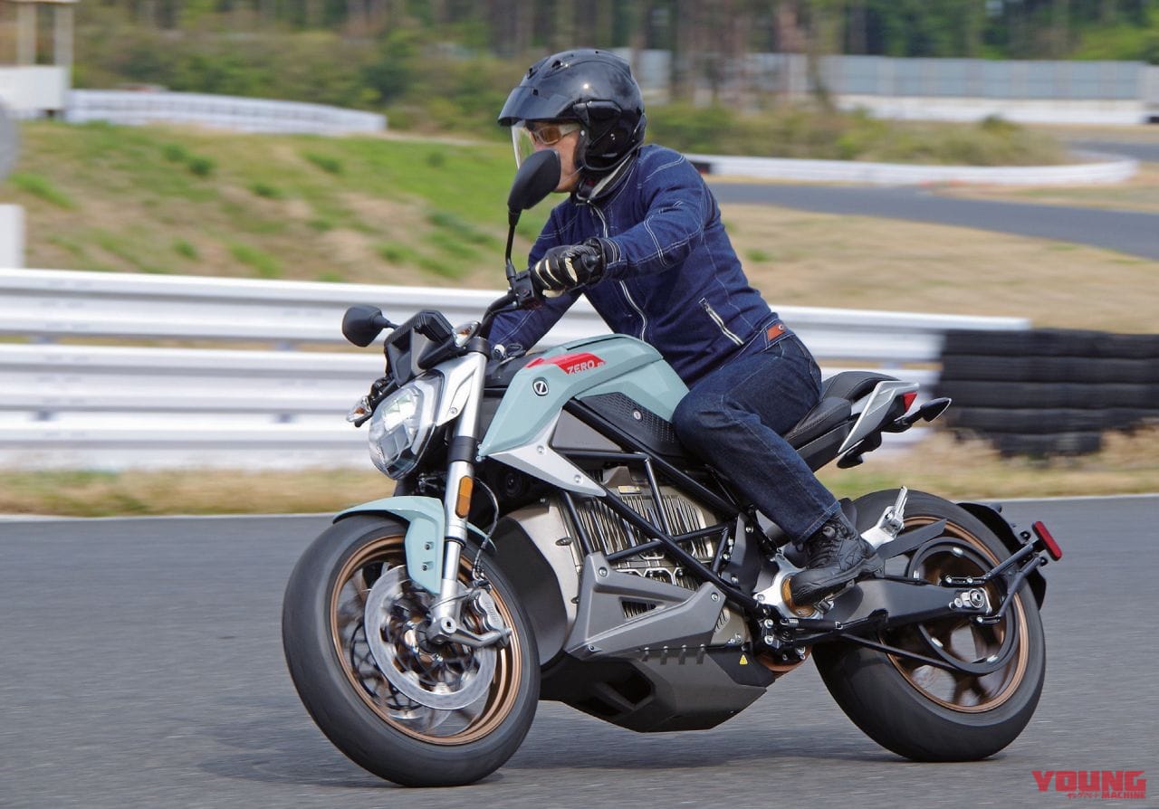 電動スポーツネイキッド ゼロsr F 試乗レポート 最高速200km H Webヤングマシン 最新バイク情報