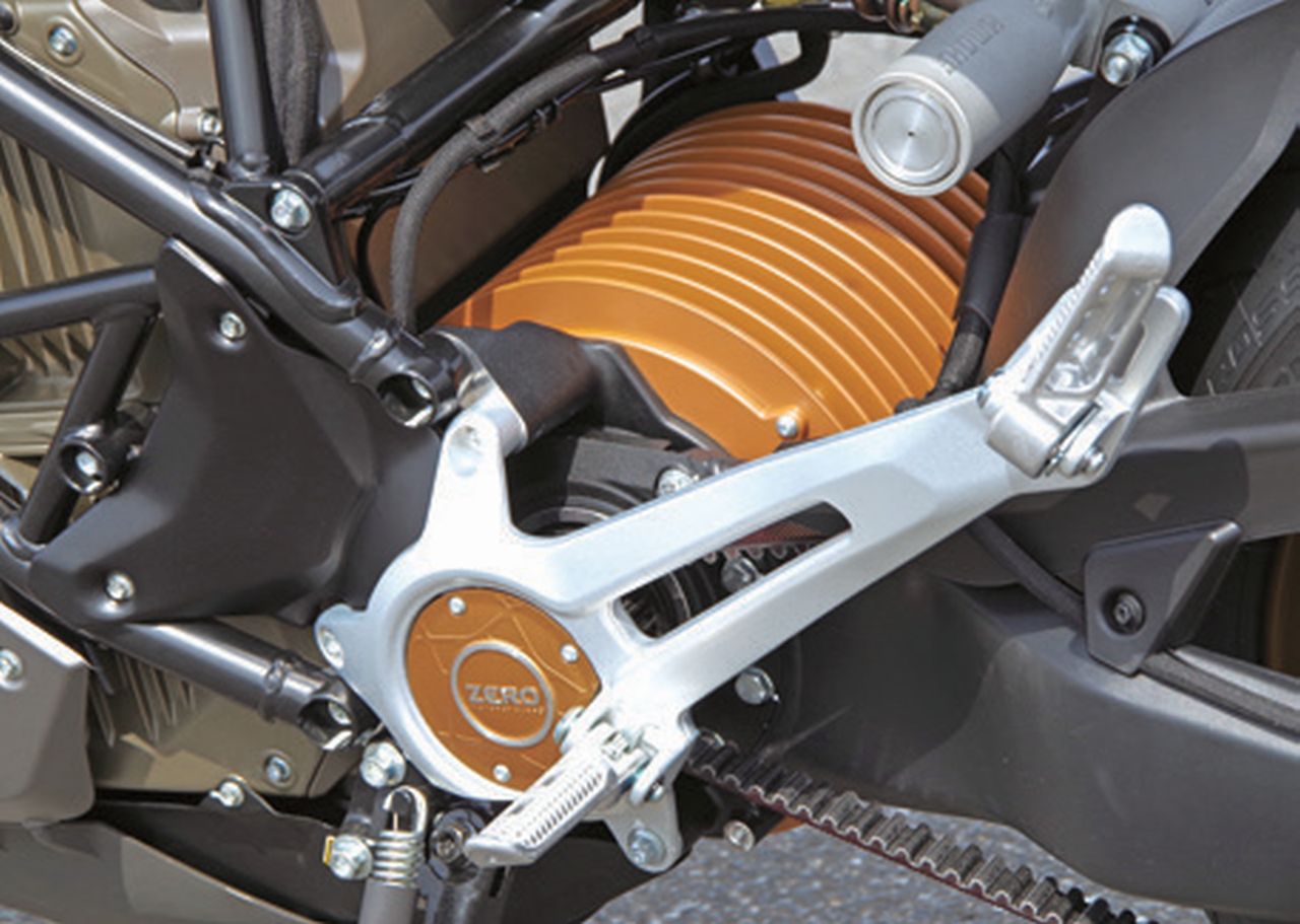 ゼロモーターサイクルズSR/F|電動スポーツネイキッド「ゼロSR/F」試乗レポート【最高速200km/h!】