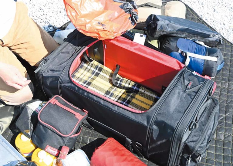 パッキング シートバッグタイプ ヘンリービギンズ(デイトナ)・キャンプシートバッグプロ DH-745|バイクでキャンプツーリング:キャンプ道具積載術(パッキング編)