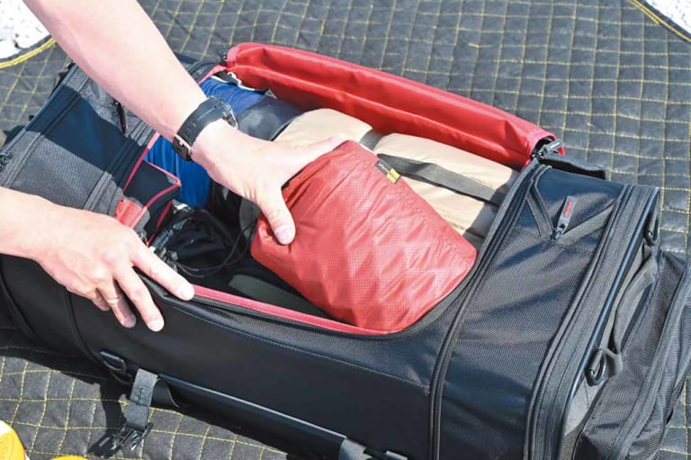 パッキング シートバッグタイプ ヘンリービギンズ(デイトナ)・キャンプシートバッグプロ DH-745|バイクでキャンプツーリング:キャンプ道具積載術(パッキング編)